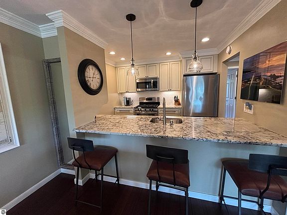 3rd image of 240 Washington St APT 10
