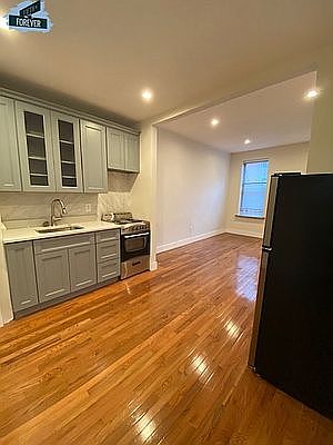 3rd image of 503 W 47th St APT 4RE