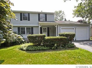 1566 Wakerobin Ct, Walworth, NY 14568