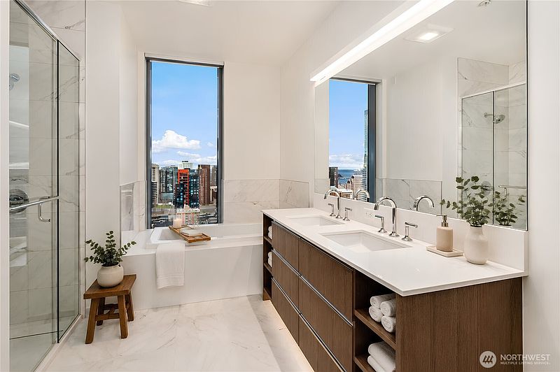 5th image of 800 Columbia Street #3605
