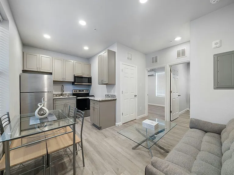 920 Avenue L #F — Photo 5