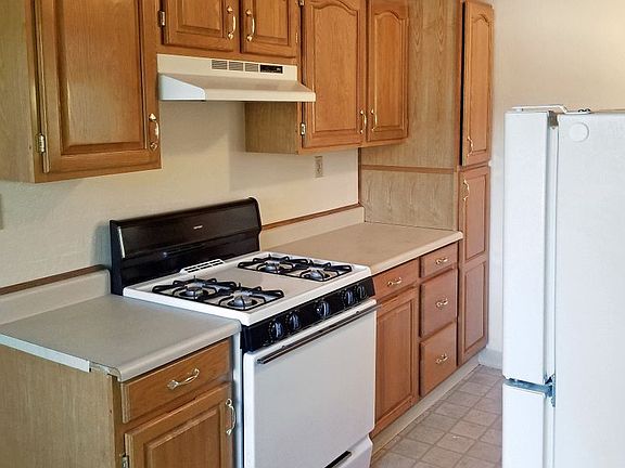 4th image of 160 Oak Manor Ct #A-d
