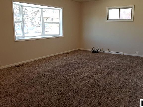 3rd image of 1326 Yalecrest Dr