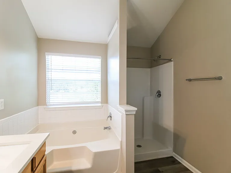 2436 Cornell Cir — Photo 16