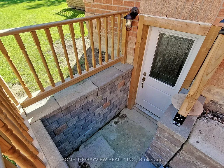 72 Lensmith Dr — Photo 3