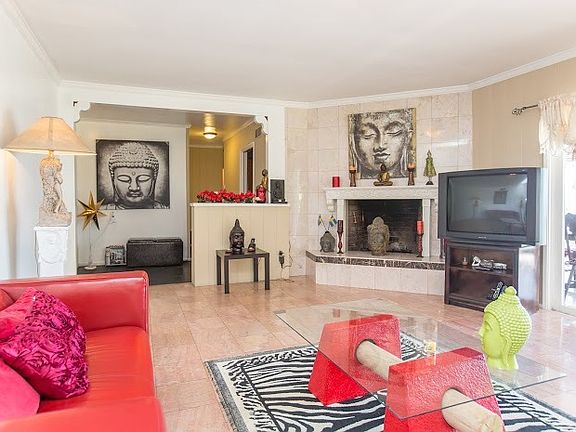 Zen Living room with views