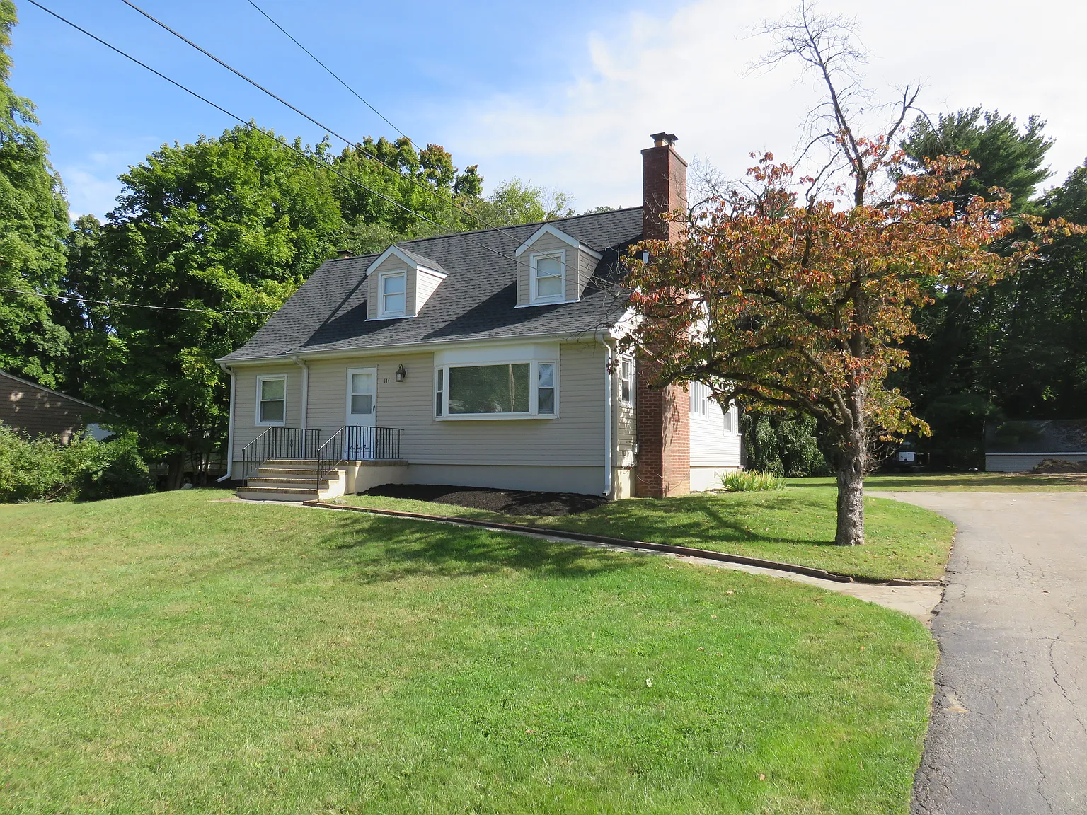4 bed, $3,800 — Photo 1