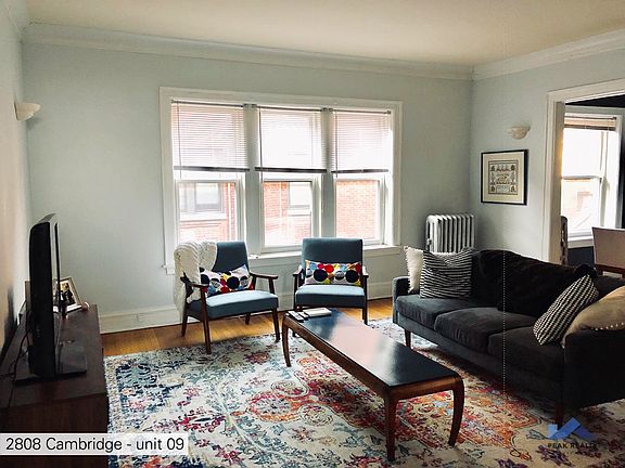 2nd image of 2804 N Cambridge Ave #2820-027
