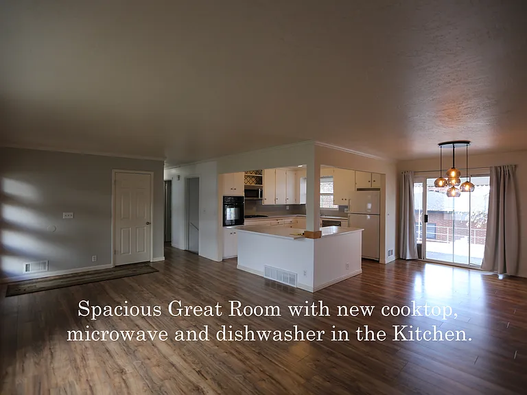 3041 E Middleton Way — Photo 2