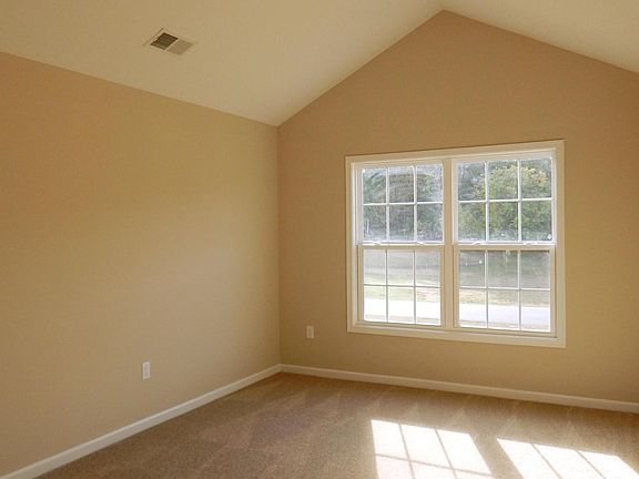 4th image of 182 Stratford Pl