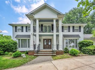 38814 Johnnycake Ridge Rd, Willoughby, OH 44094