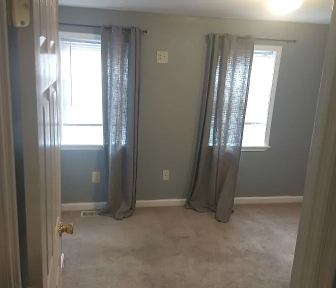 435 E Wildey St — Photo 8