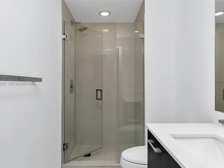 45 SW 9th St #3502 — Photo 31