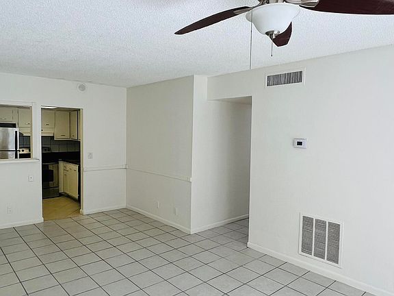 4th image of 604 NW 13th St APT 21