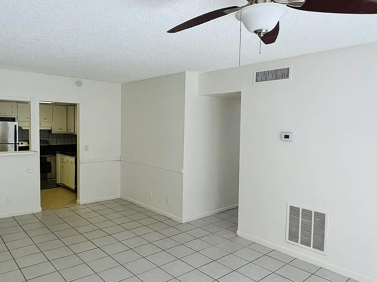 604 NW 13th St #21 — Photo 3