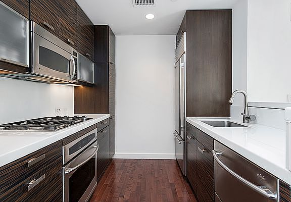 5th image of 225 E 34th St APT 4F