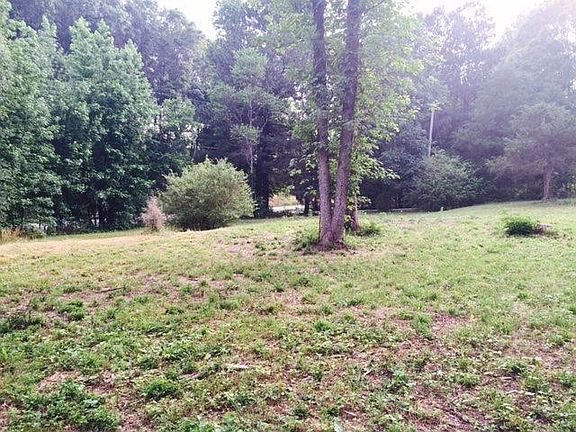 2nd image of 102 Dogwood Ln
