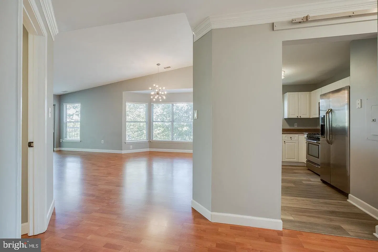 Lakeshore Condo — Photo 2