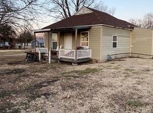 608 N 4th St, Fredonia, KS 66736