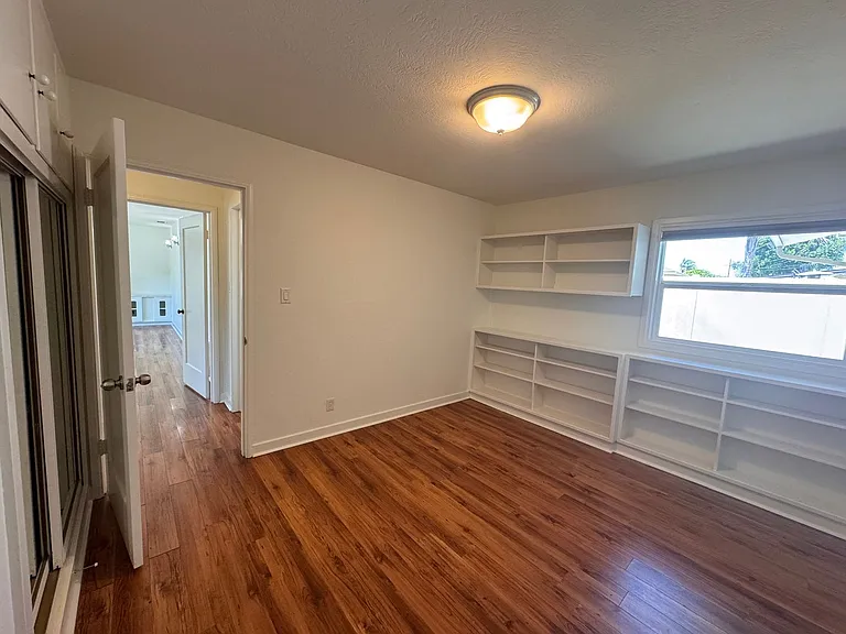 209 E Laurel Dr — Photo 12