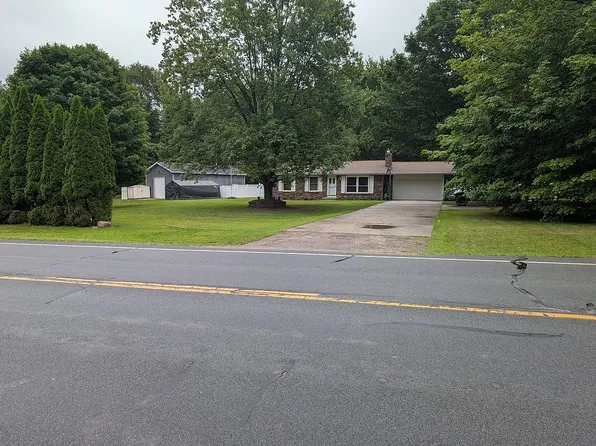 10211 Almena Dr, Kalamazoo, MI 49009