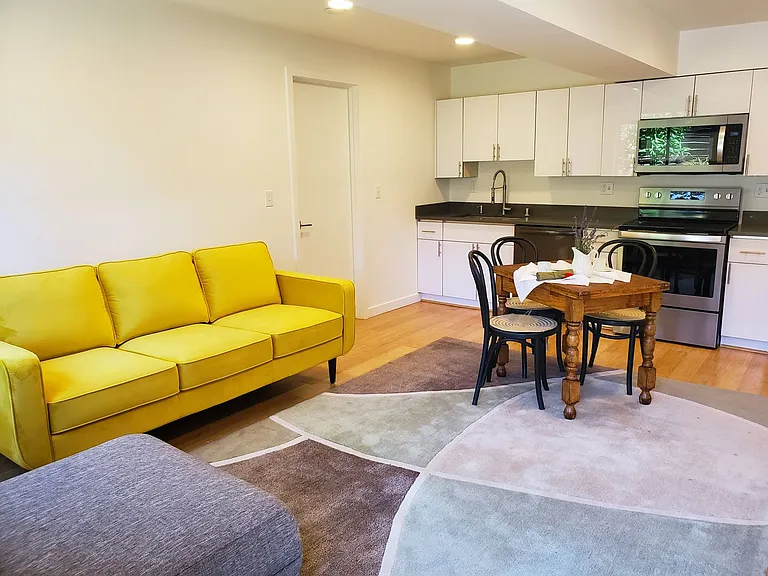 Ballard Flats Apartments — Photo 1