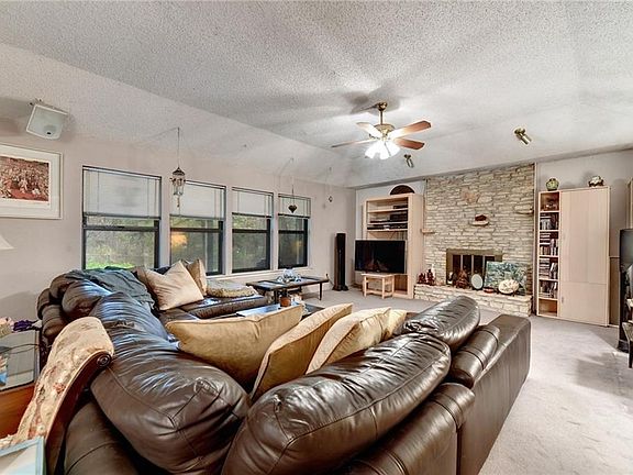 3rd image of 105 Pele Ct