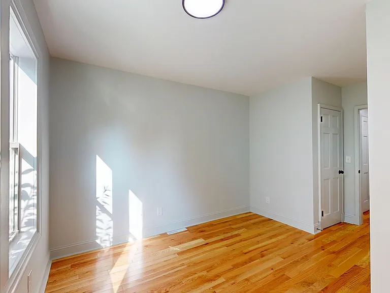 914 W 3rd St #1 — Photo 17