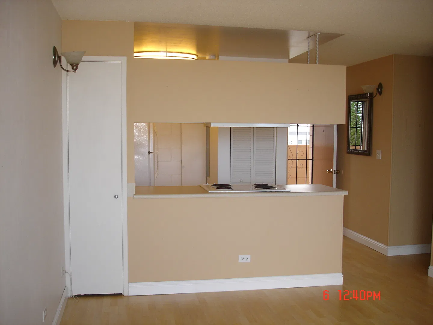 Partly Furnished 1 Bedroom 1 bath with 1 parking and utilities included 6 month lease only — Photo 1