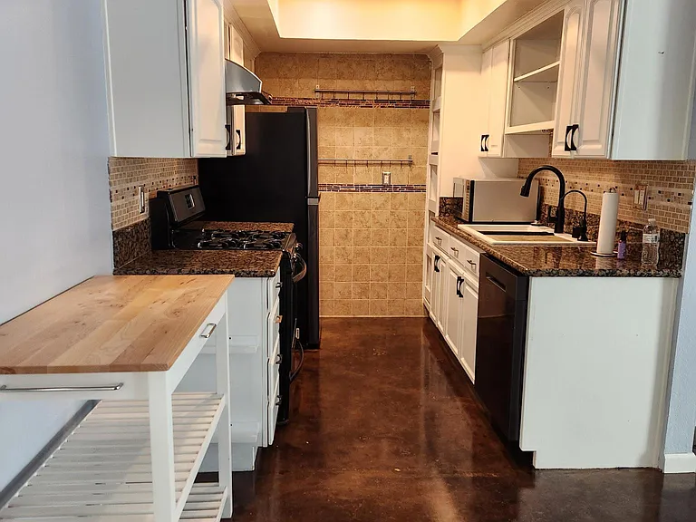 65 N Michigan Ave #9 — Photo 6
