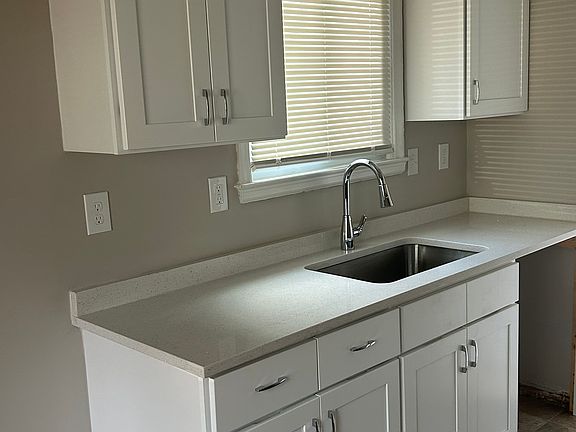 3rd image of 24330 Cloverlawn Ave