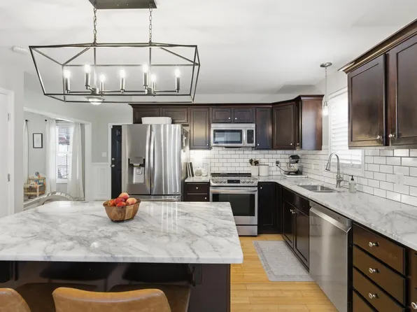 2001 Autumn Dr, Lynchburg, VA 24502