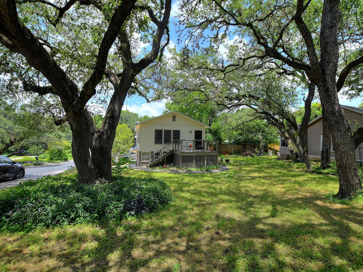 2 bed, 770 sqft, $1,800 — Photo 2