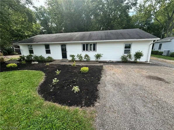 27107 Lynn Dr, Olmsted Township, OH 44138