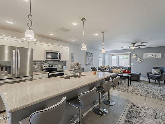 4th image of 1752 E DESERT BREEZE Place