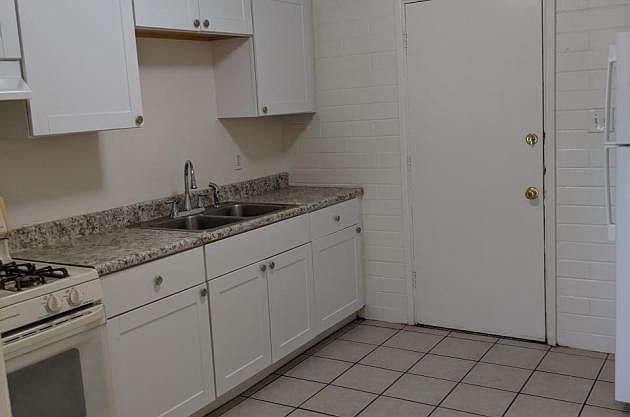 2nd image of 215 W 27th St