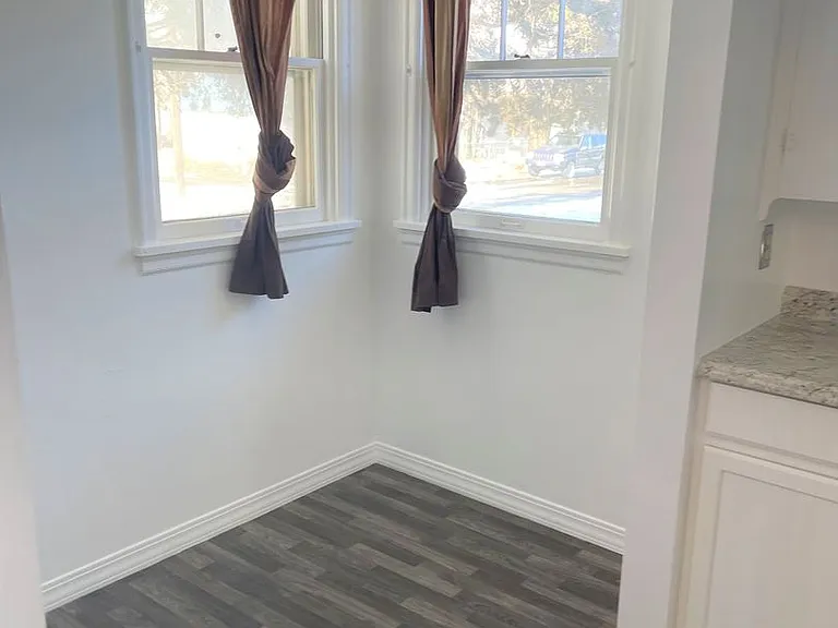 129 Castleford St W — Photo 4