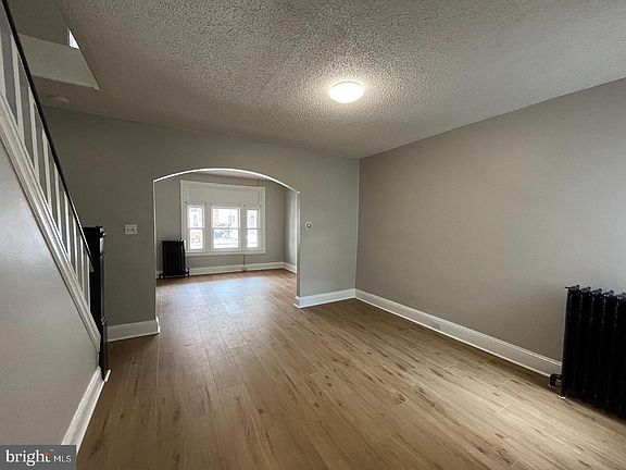 4th image of 134 Wayne Ave