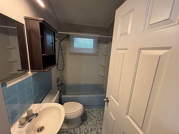 4th image of 214 Rugby Rd