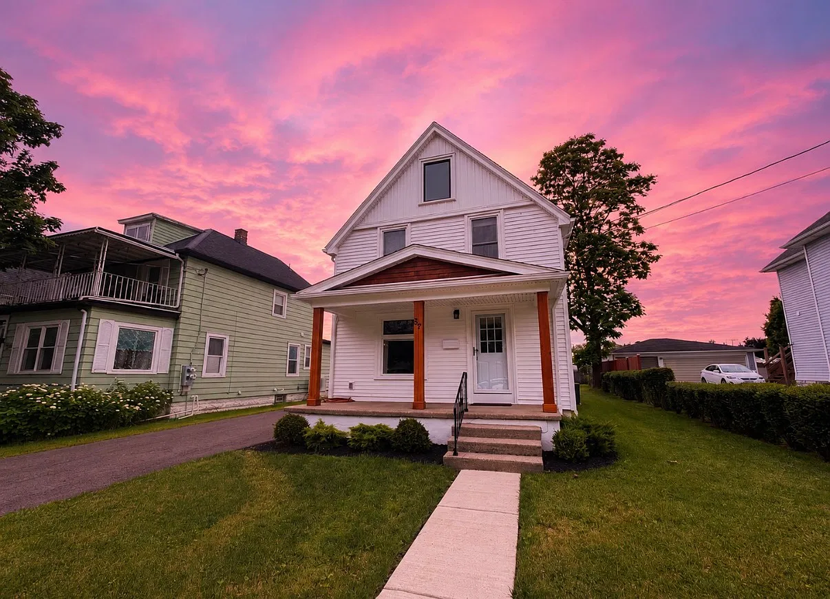 3 bed, 1.5 bath, 1500 sqft, $2,600 — Photo 1