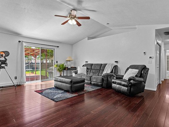 5th image of 555 E Valley Dr