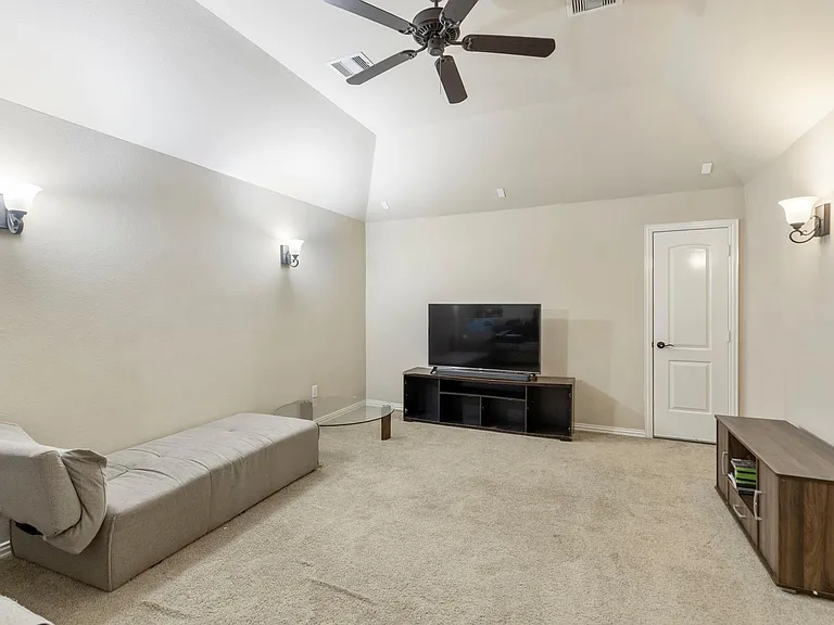 9739 Reston River Ln — Photo 35