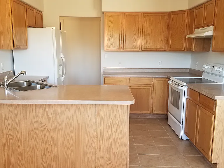 438 Mountainside Ln — Photo 9