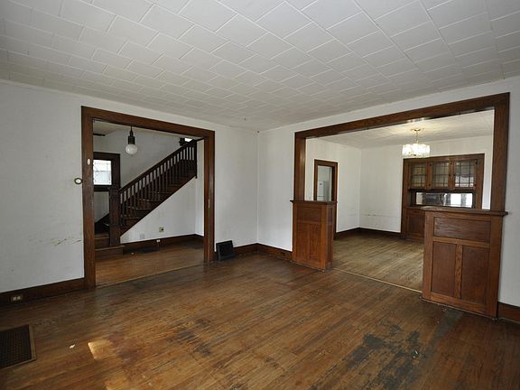 5th image of 929 1st St SW