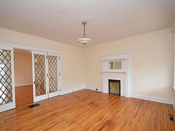 3rd image of 2328 Muriel Ct