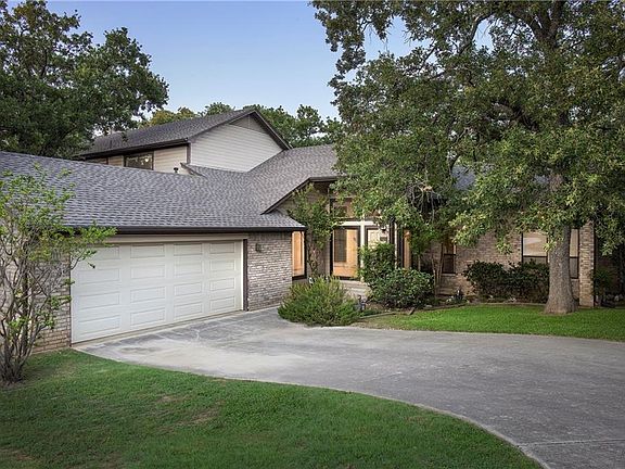 2nd image of 410 Craig Cir