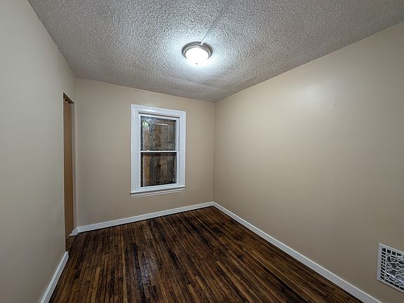 2nd image of 1842 Pierce Ave #1