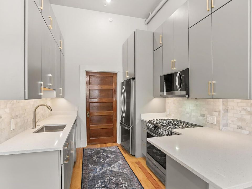 1st image of 937 Dumaine St #101
