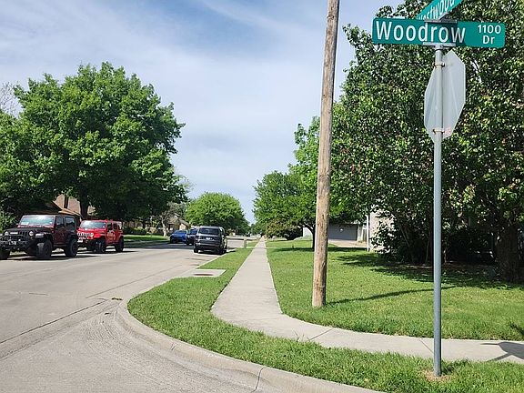 4th image of 1422 Westwood Dr