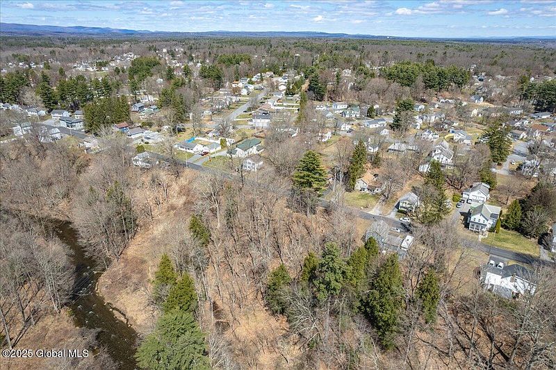 5th image of 99 Maple Avenue